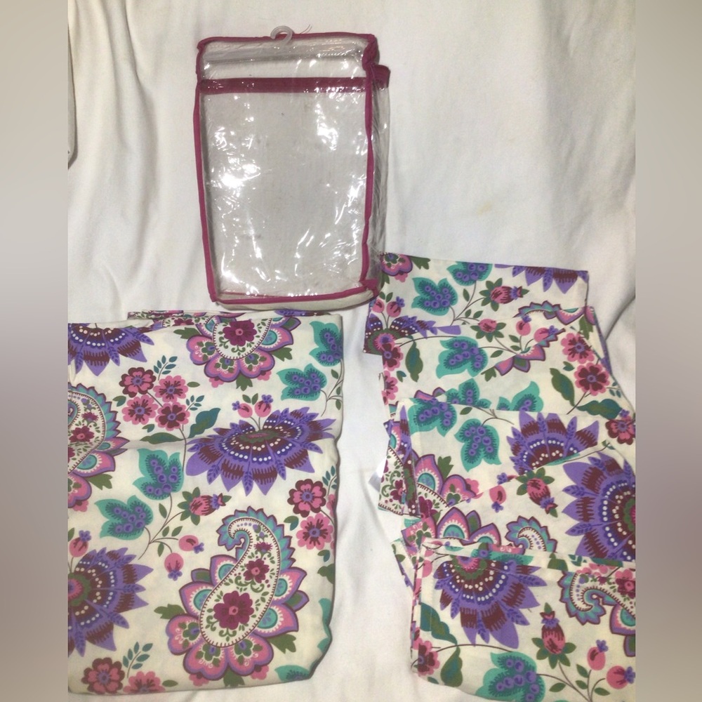 Ridgefield Home Paisley Tablecloth & Cloth Napkin Set pink purple 58”x 84”